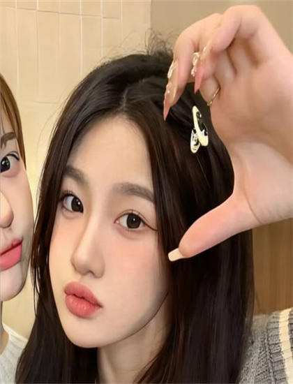 《两家人的圣诞节2》角色研究：表演细节的精准把握与艺术处理 感受人物塑造的匠心